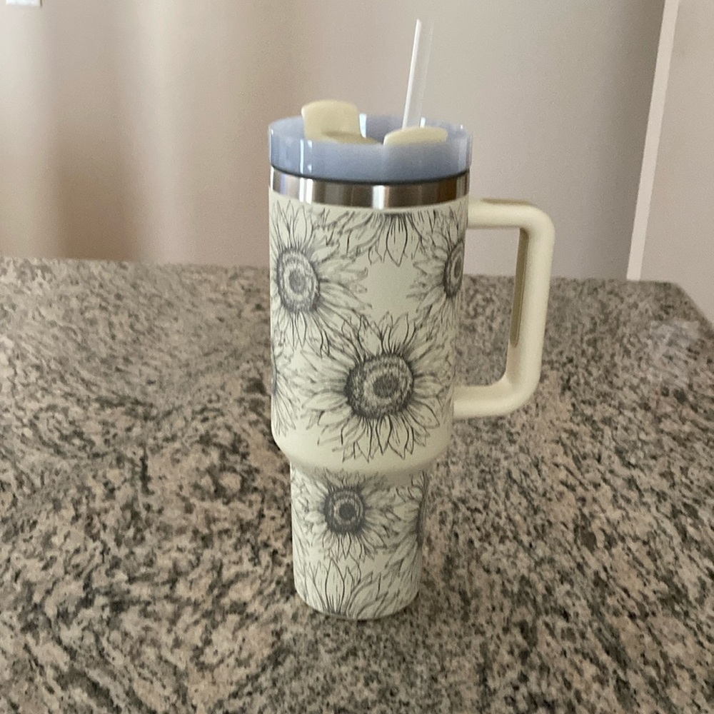 Brand new 40oz insulated mug.